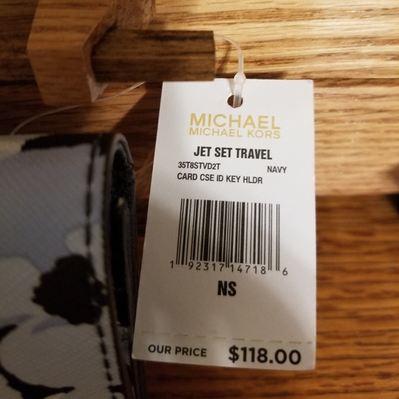 Michael Kors Jet Set travel wallet w/keychain - Picture 5 of 7